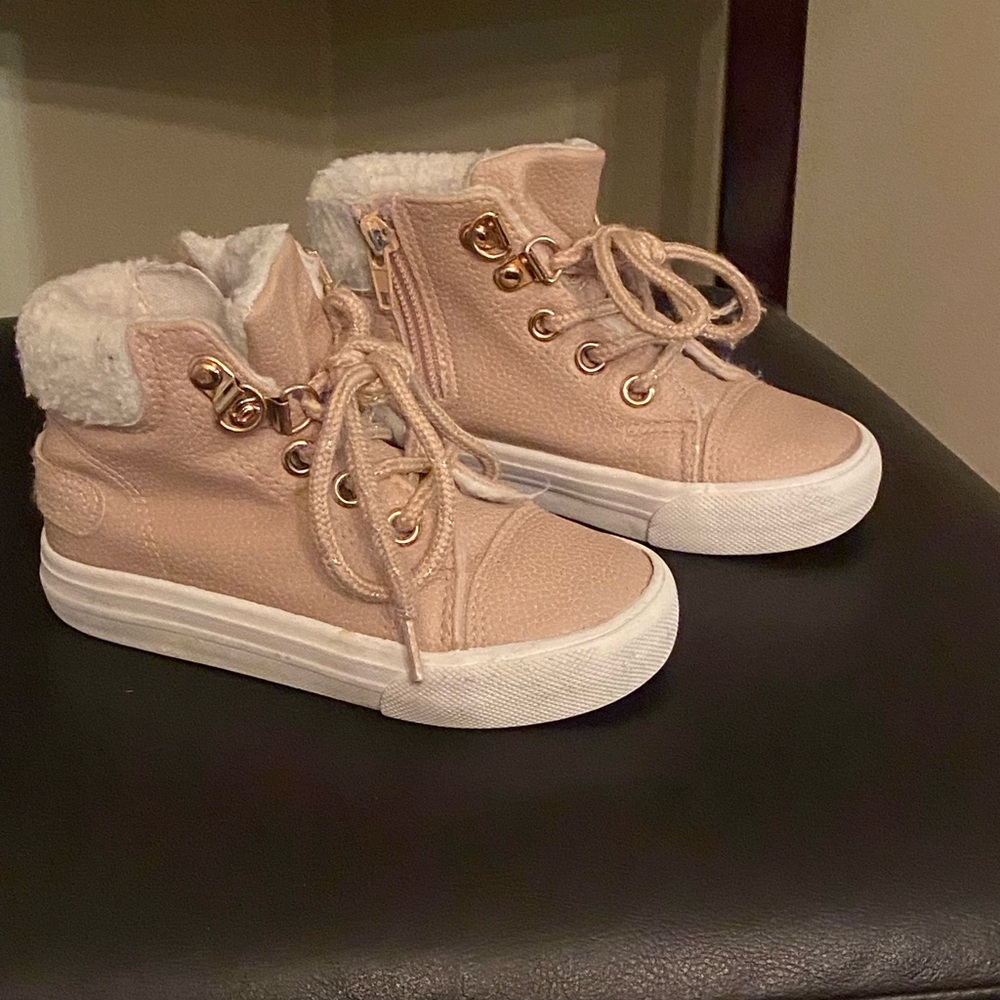 Toddler size 8 fashion boot